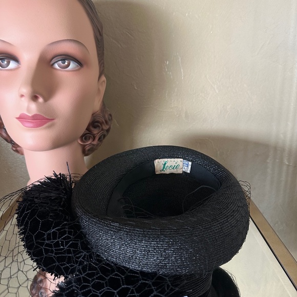 BREATHTAKING 1940s\' BLACK STRAW TOP HAT WITH 2 FEATHER PUFFS + FULL VEIL main image 5